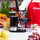 MPM Slowjuicer met Pulpreservoir - Groenten en Fruitpers - BPA-vrij - 450W - Zwart