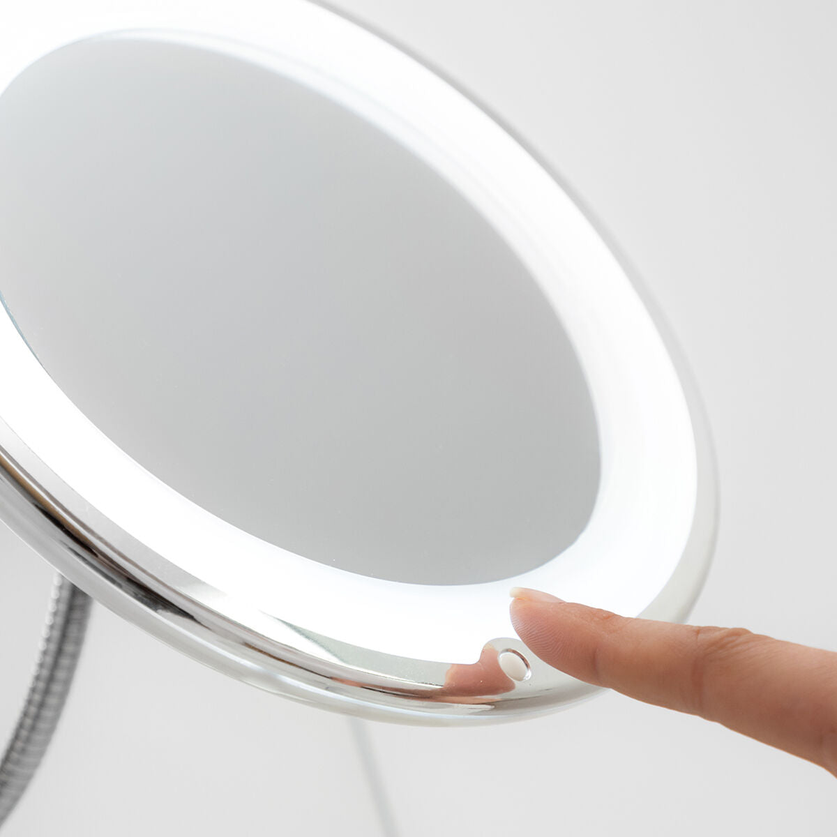 InnovaGoods Spiegel met Flexibele Arm - LED - Zuignap - Vergrotend - Ø20cm Dealvolution